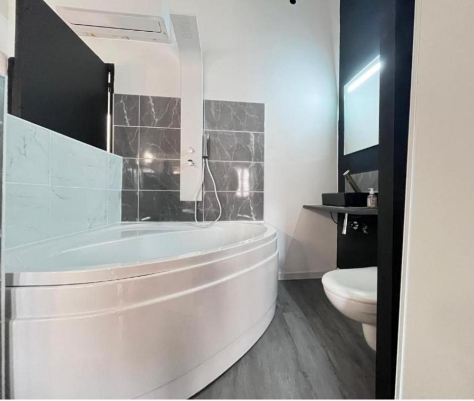 Charmant Studio Baignoire Narbonne Exterior photo